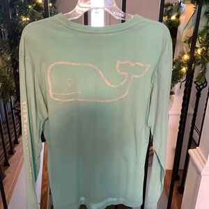 Vineyard Vines, mint green, classic whale logo long sleeve tee in Men’s small.